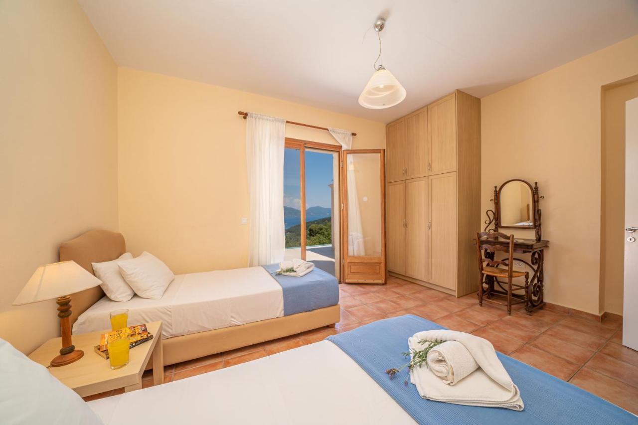 Helios Sea View & Private Pool Near Vilă Fiskardo